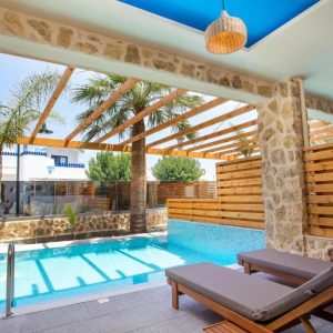 Haven Beach Suites met Privé Zwembad