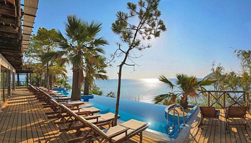 Junior-Suite Swim Up Room