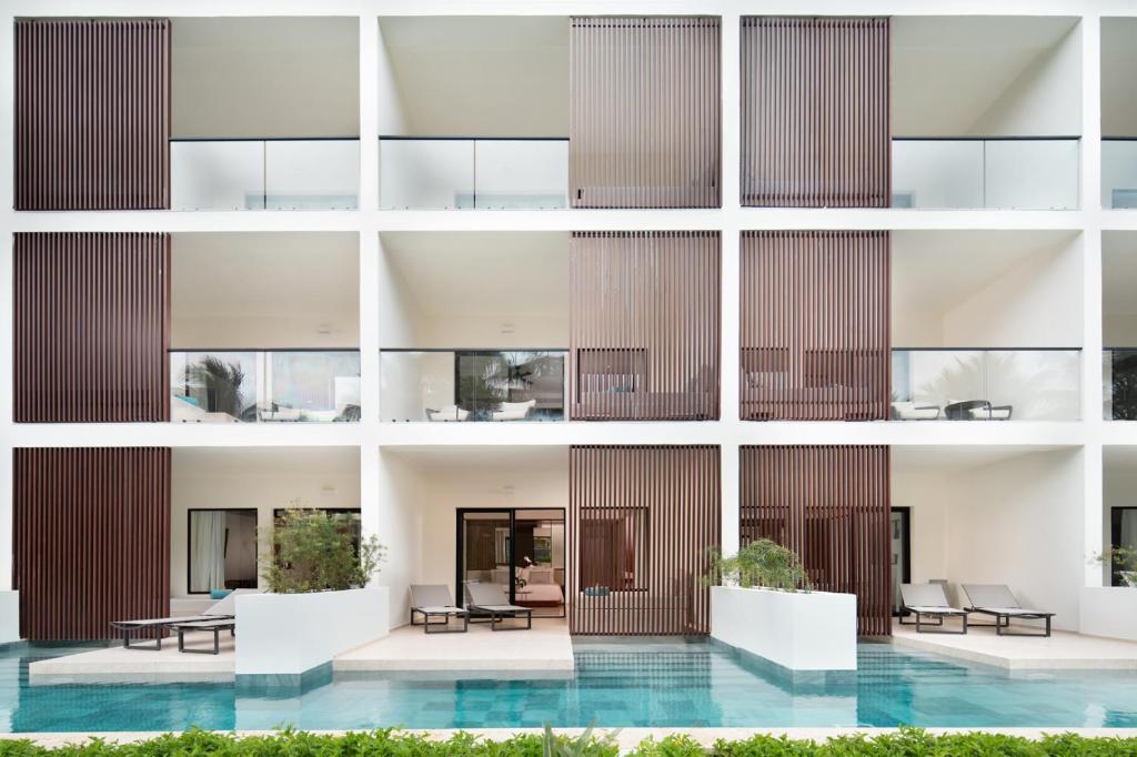 Live-Aqua-beach-Resort-Swim-Up-Rooms