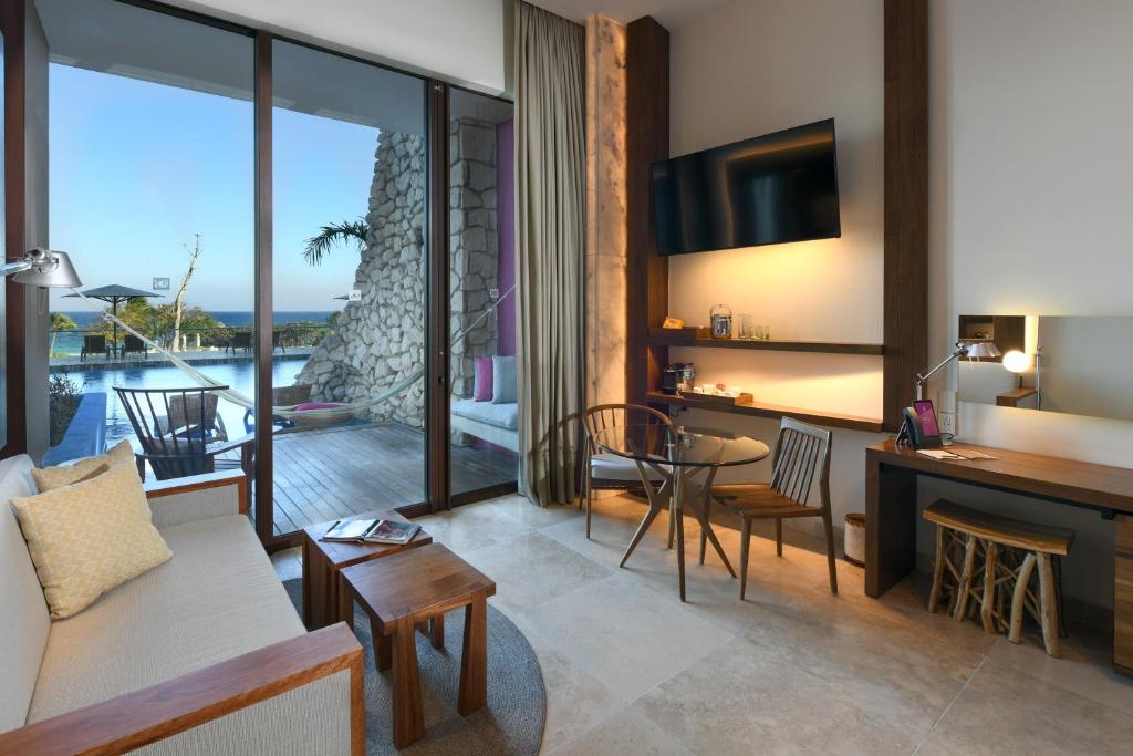 Swim-Up-Kamer-aan-de-Oceaan