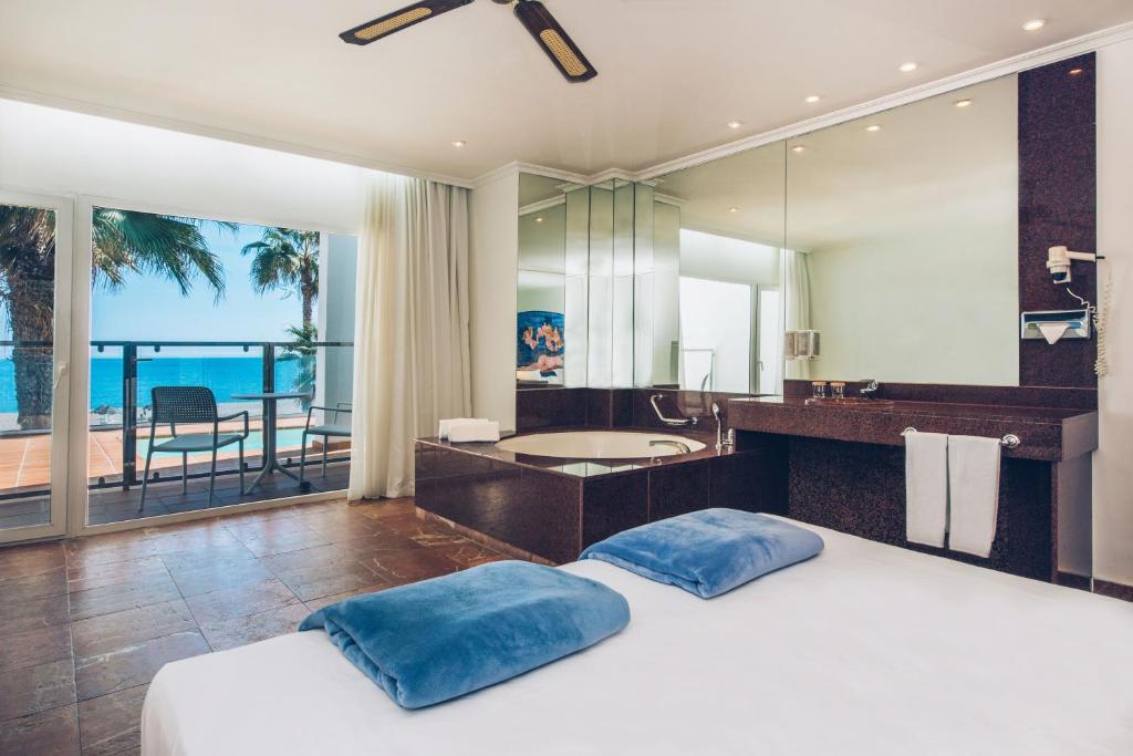 Tweepersoonskamer Met 1 Of 2 Bedden En Toegang Tot Het Zwembad