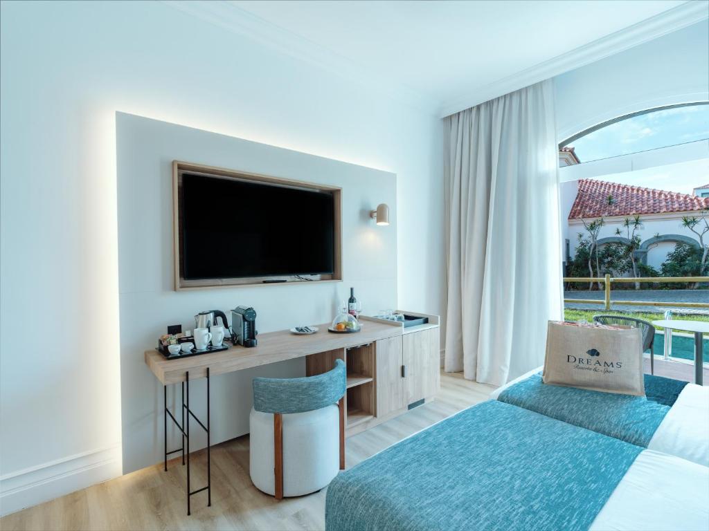 Dreams Madeira Resort Spa & Marina Swim-Up Room